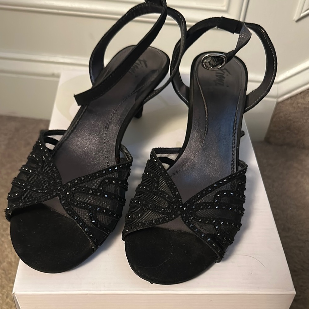 FIONI  Black Heels Elegant Design